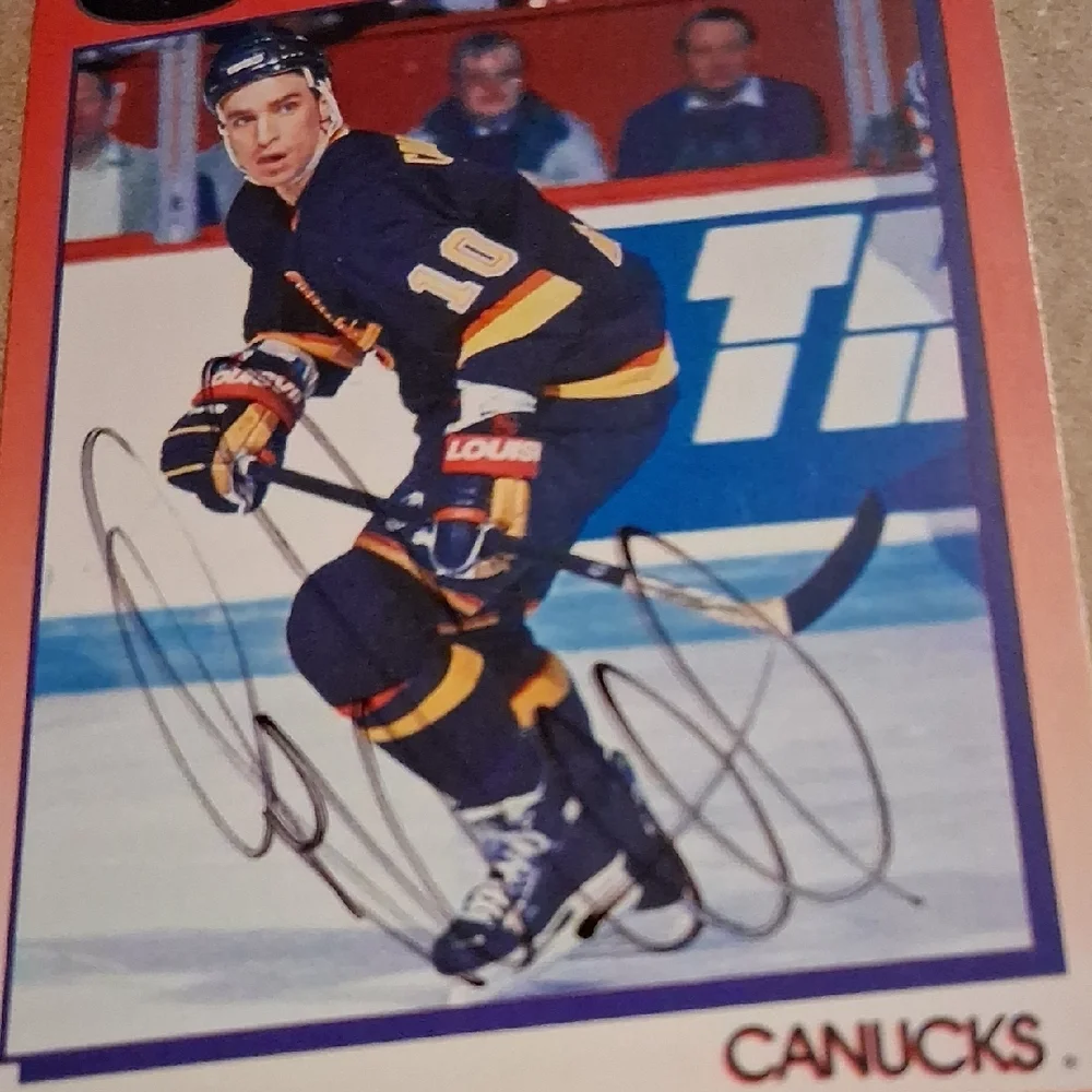 Russ & Geoff Courtnall NHL Hockey Trading Cards - Picture 10 of 13